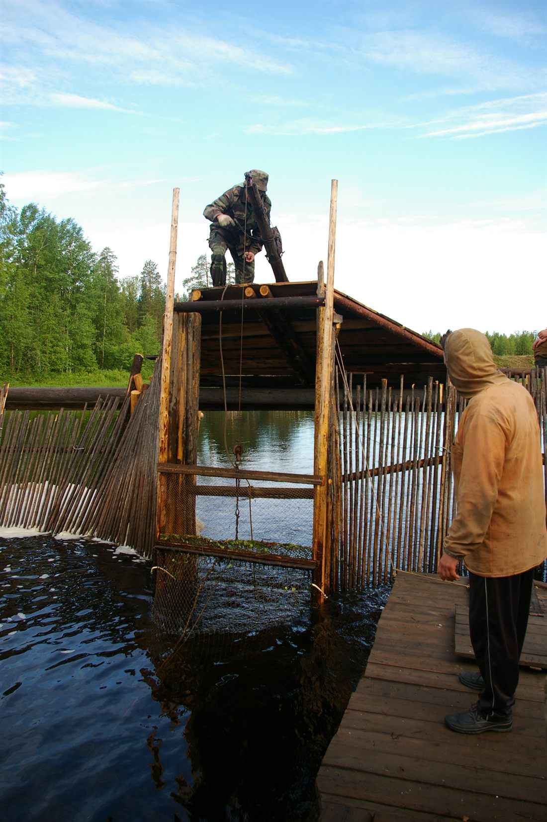 Рыбацкий заездок на реке